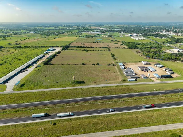 801 Huser Blvd, Schulenburg, TX 78956