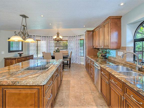3rd image of 902 Palisade Ct