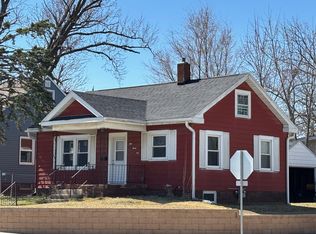 899 Center Point Rd NE, Cedar Rapids, IA 52402