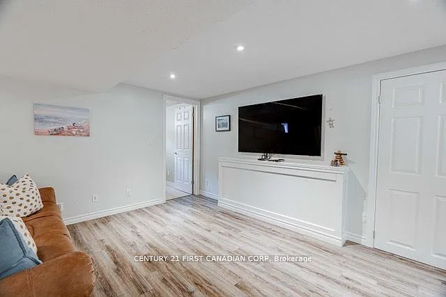 216 Irving Pl #LOWER — Photo 4