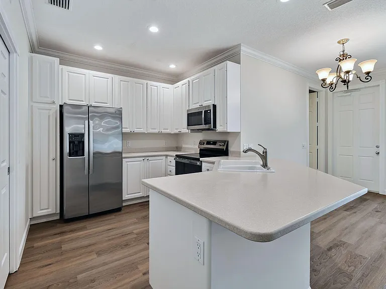 303 Caravelle Dr — Photo 16