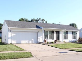 1358 War Bonnet Dr, O'Fallon, MO 63366