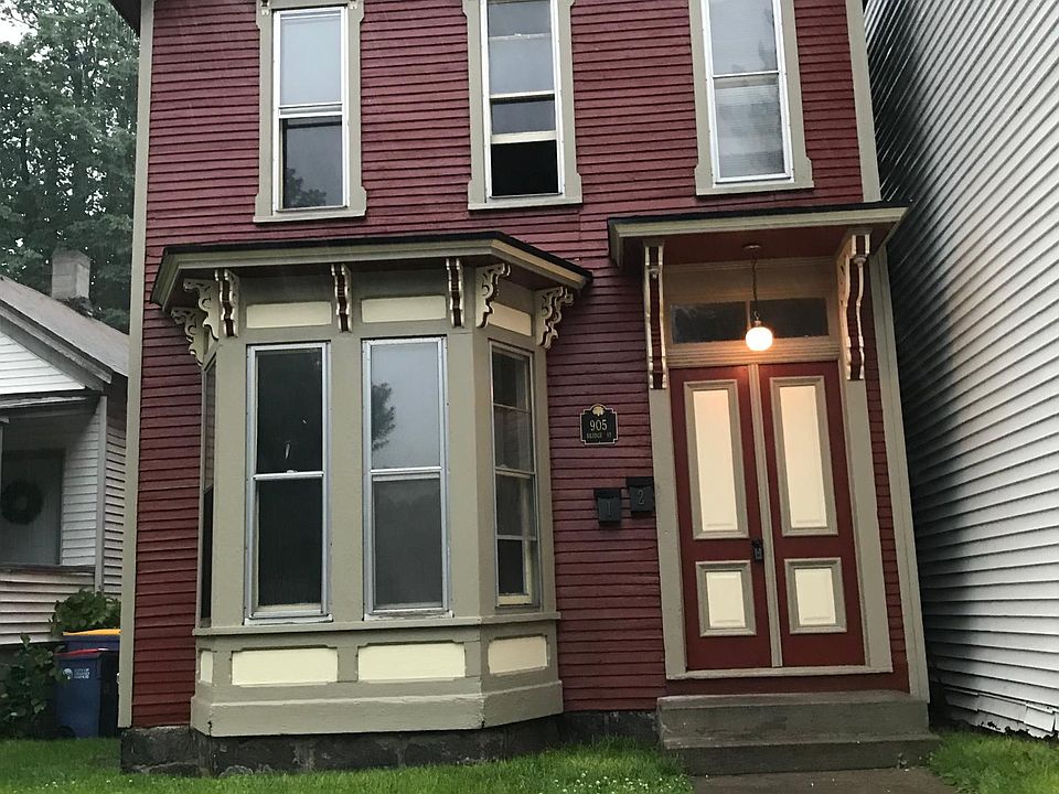 1st image of 905 Bridge St NW #1