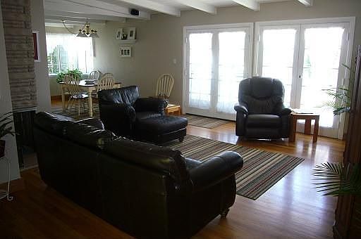 3rd image of 946 S Fircroft St