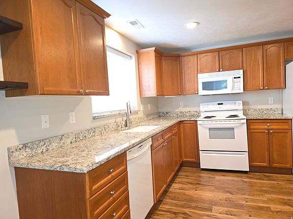 4th image of 662 S Plum Creek Ln