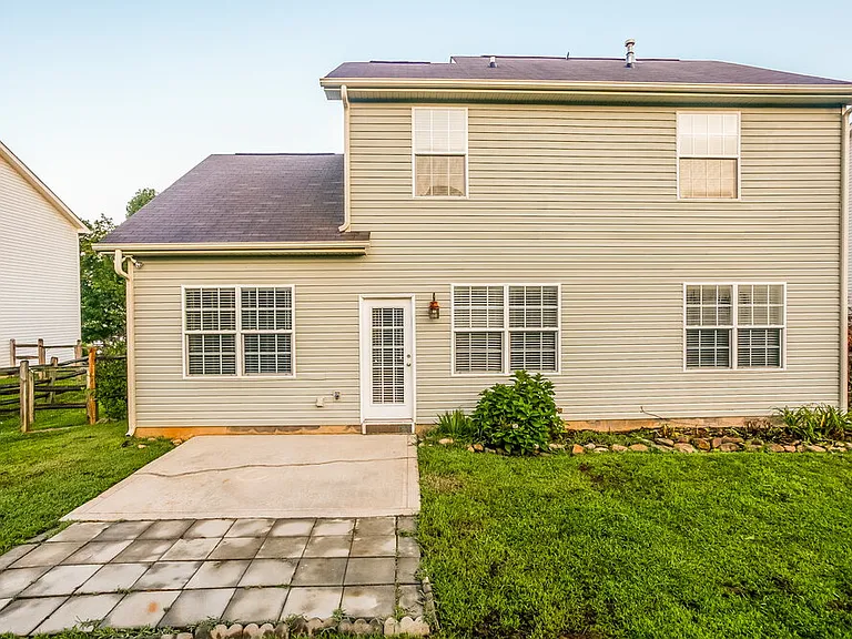 6827 Blake Brook Dr — Photo 16