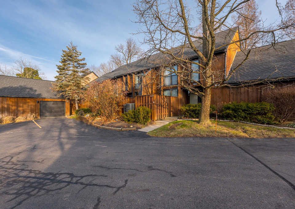 1st image of 4888 Smoketalk Ln #7