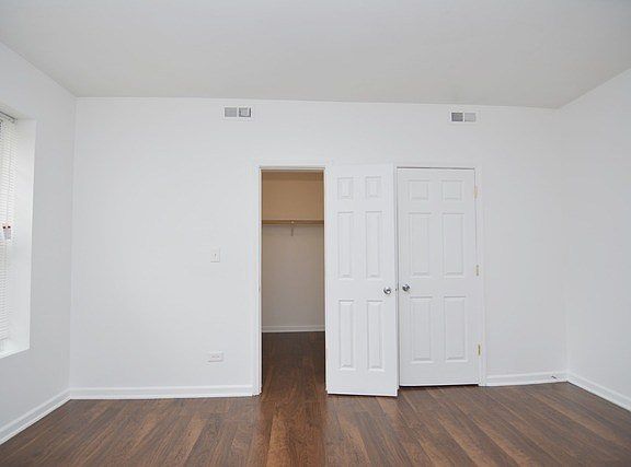 3rd image of 805 E Drexel Sq Unit 2L