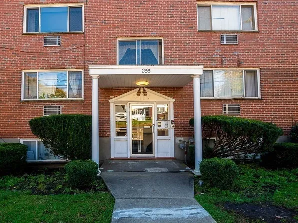255 Elm St APT 301, Braintree, MA 02184