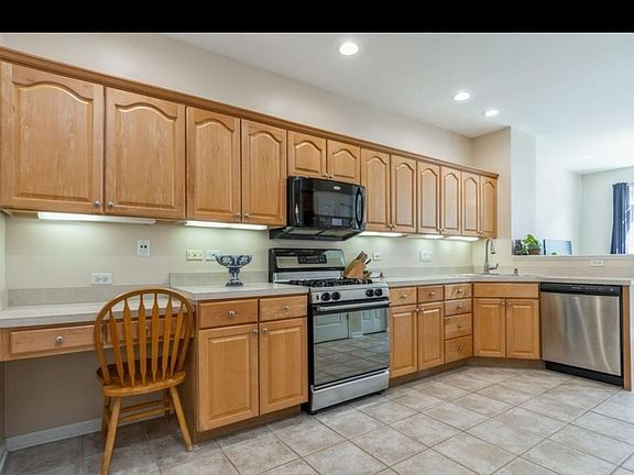 2nd image of 922 Havenshire Ct