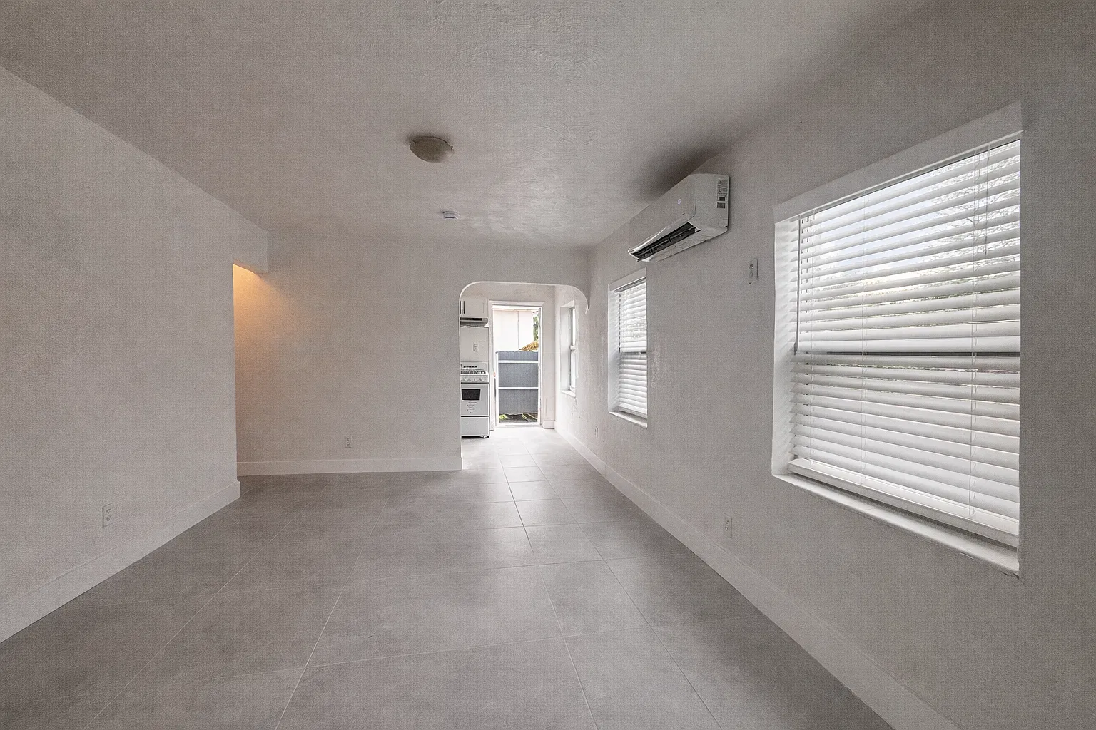 2 bed, 1000 sqft, $1,999 — Photo 3