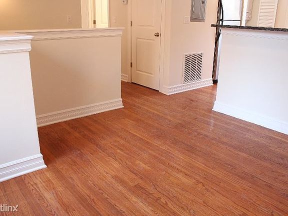 3rd image of 3808 N Sheffield Ave #Unt3810-1e
