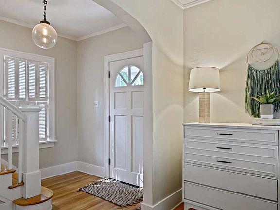 4th image of 808 E Willow Ave