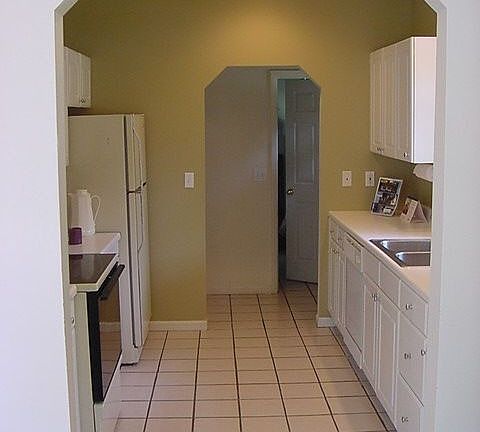 Kitchen with all appliances