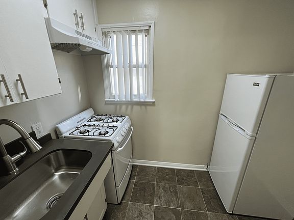 5th image of 621 Midvale Ave #623-1
