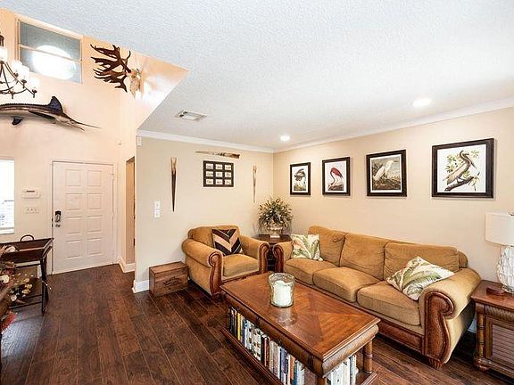 4th image of 800 NW 98th Avenue