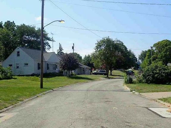 3rd image of 423 Sylvandale Ave