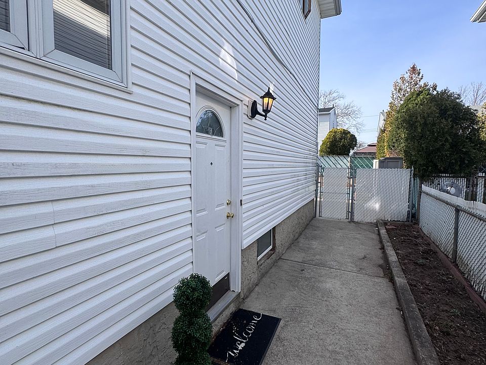 1st image of 481 Genesee Ave Floor 1