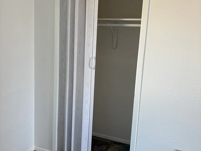2423 Lester Ave #2 — Photo 8