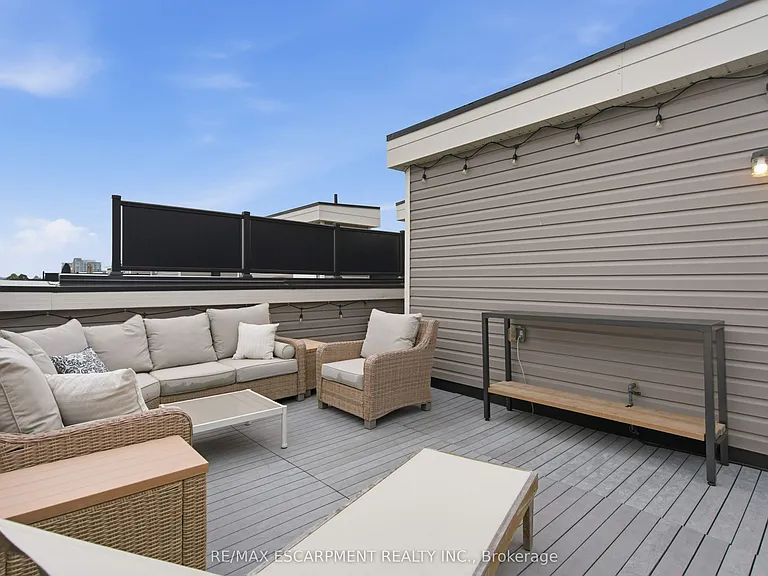 383 Dundas St E #49 — Photo 33