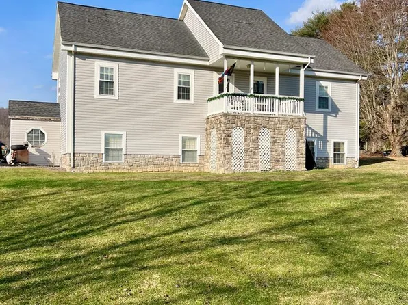 106 Weston Ln, Beaver, WV 25813