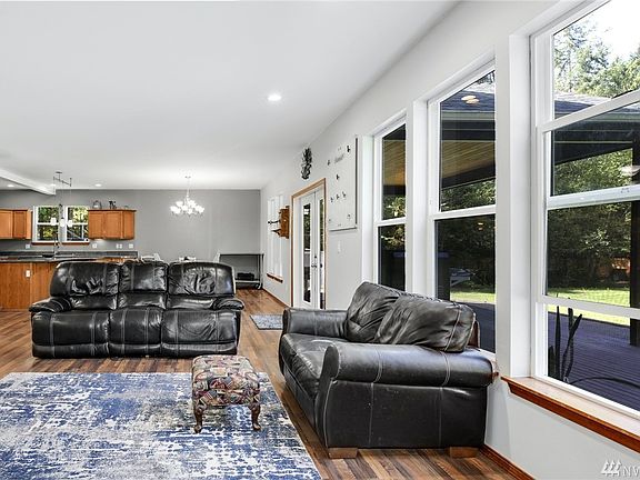 5th image of 14286 Pioneer Way SE