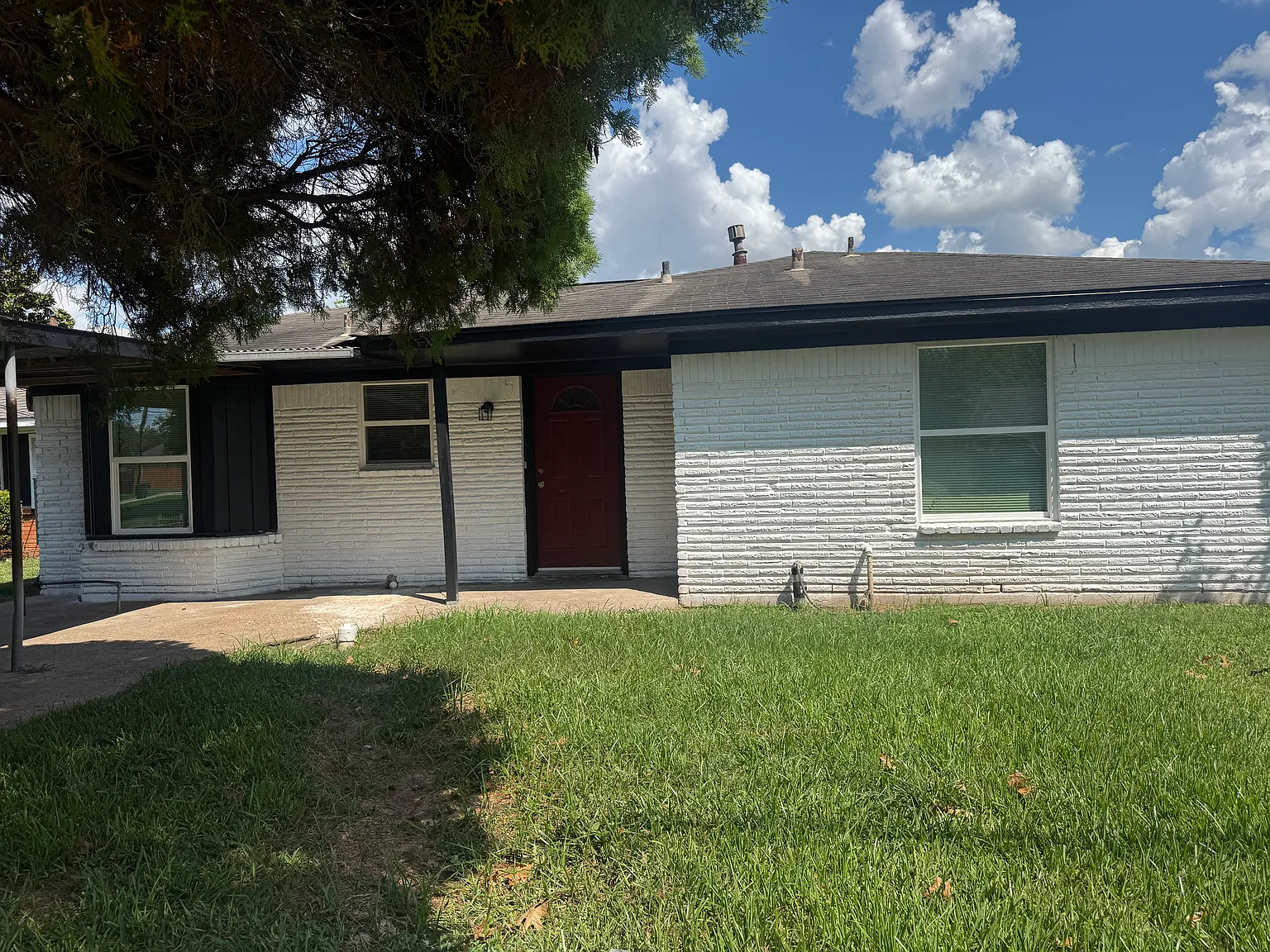 3 bed, 1.5 bath, 1093 sqft, $2,000 — Photo 1