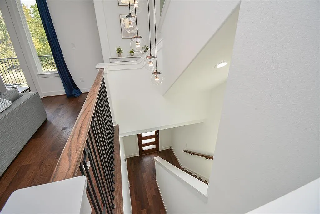 3 bed, 3.5 bath, 2145 sqft, $2,995 — Photo 4