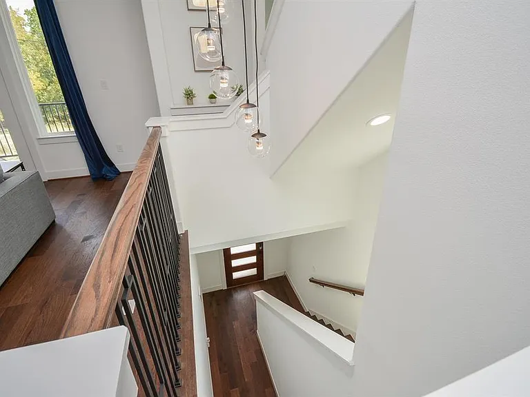 2620 McIlhenny St — Photo 4