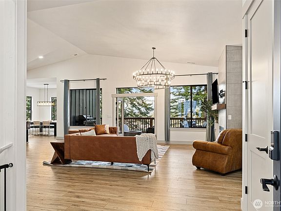 2nd image of 1450 Nelson Siding