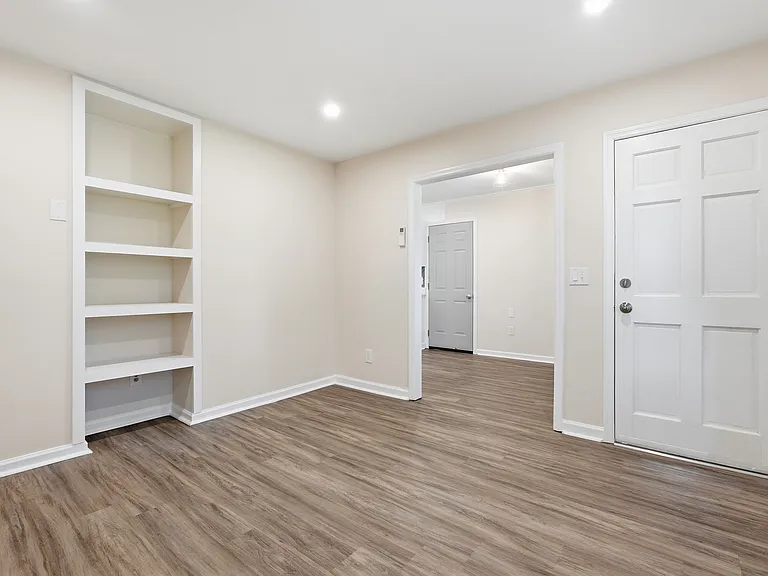 1671 Hunley Ave #B — Photo 9