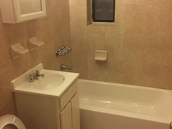 3rd image of 100 E 21st St APT 102