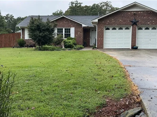 161 Clearfield Dr, Lexington, NC 27295