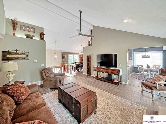 2nd image of 20225 Pearl Cir