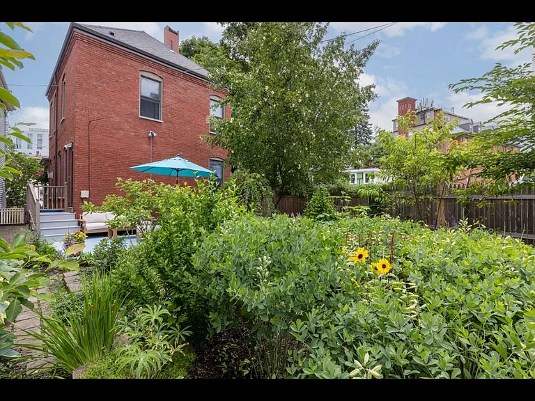 261 Vaughan St — Photo 22