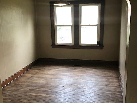3rd image of 1927 McCroskey Ave