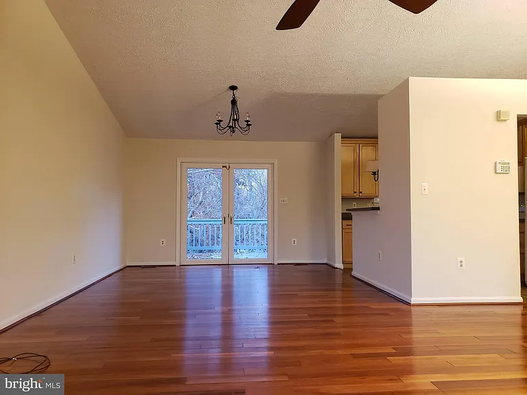 724 Hillcrest Dr — Photo 4