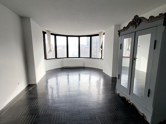 4th image of 330 E 38th St APT 16A
