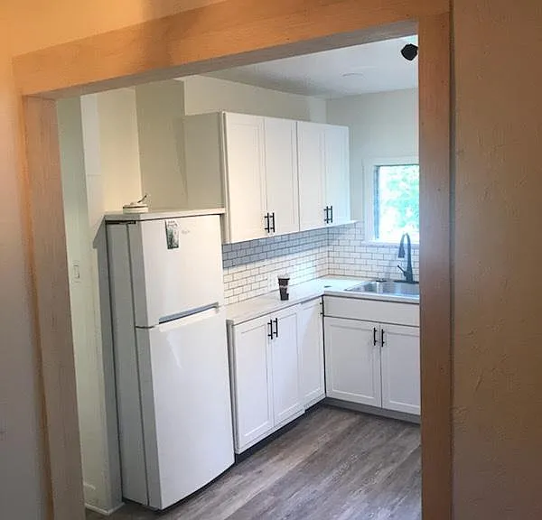 910 E Elk Ave #A — Photo 4