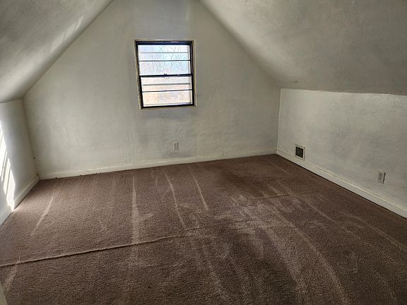 3rd image of 927 E Abriendo Ave