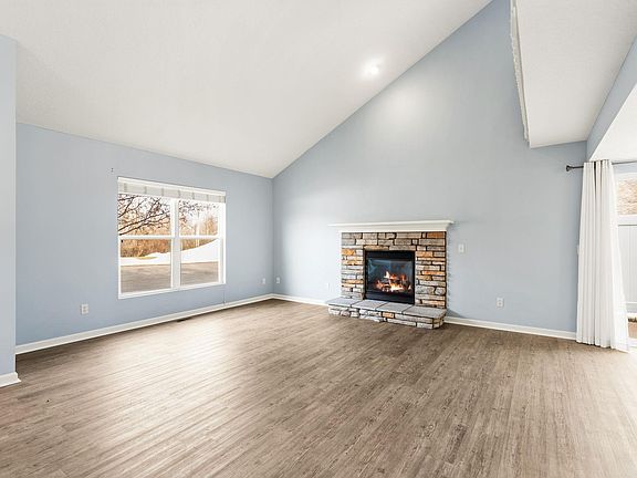 3rd image of 10105 Oak Trail Rd