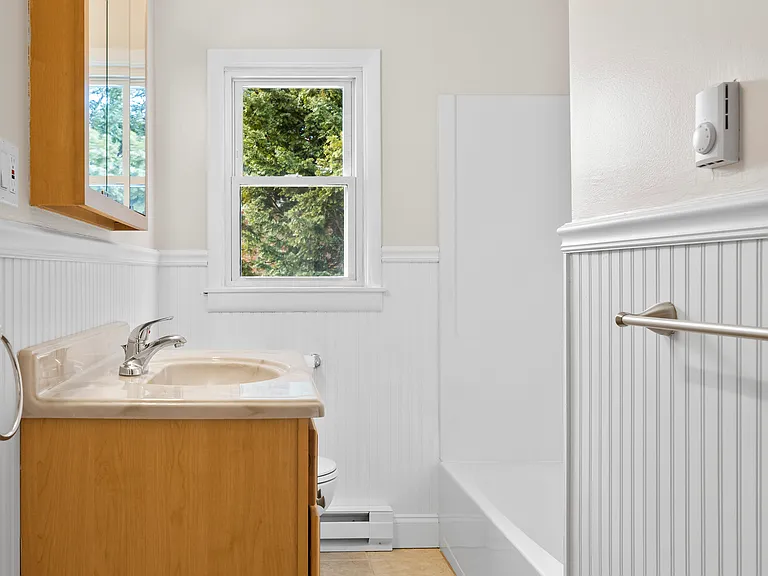 8 Warwick Ave #A — Photo 20