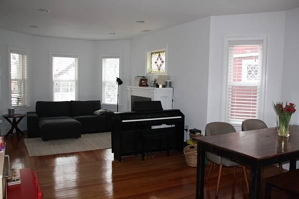 2nd image of 14 Banks St #2