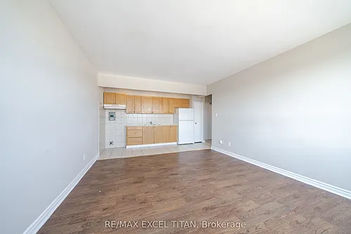 468 Ottawa St N Photo 1