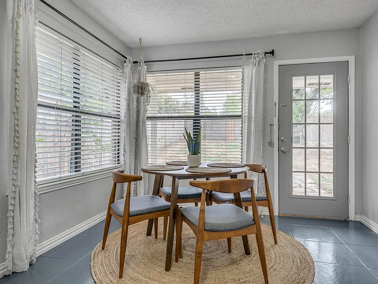 501 Kelley Ct — Photo 7