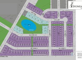 1102 Lilac Ln, Moorhead, MN