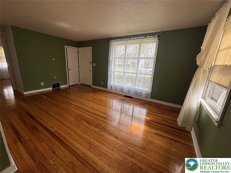 2677 W South St — Photo 4