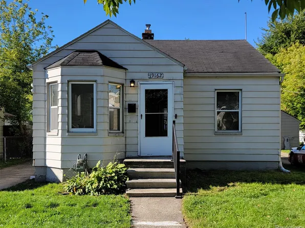 19162 Washtenaw St, Harper Woods, MI 48225