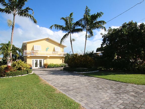 3rd image of 172 N Coconut Palm Blvd