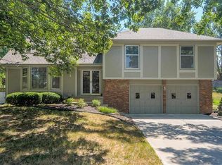 6921 Cottonwood Dr, Shawnee, KS 66216